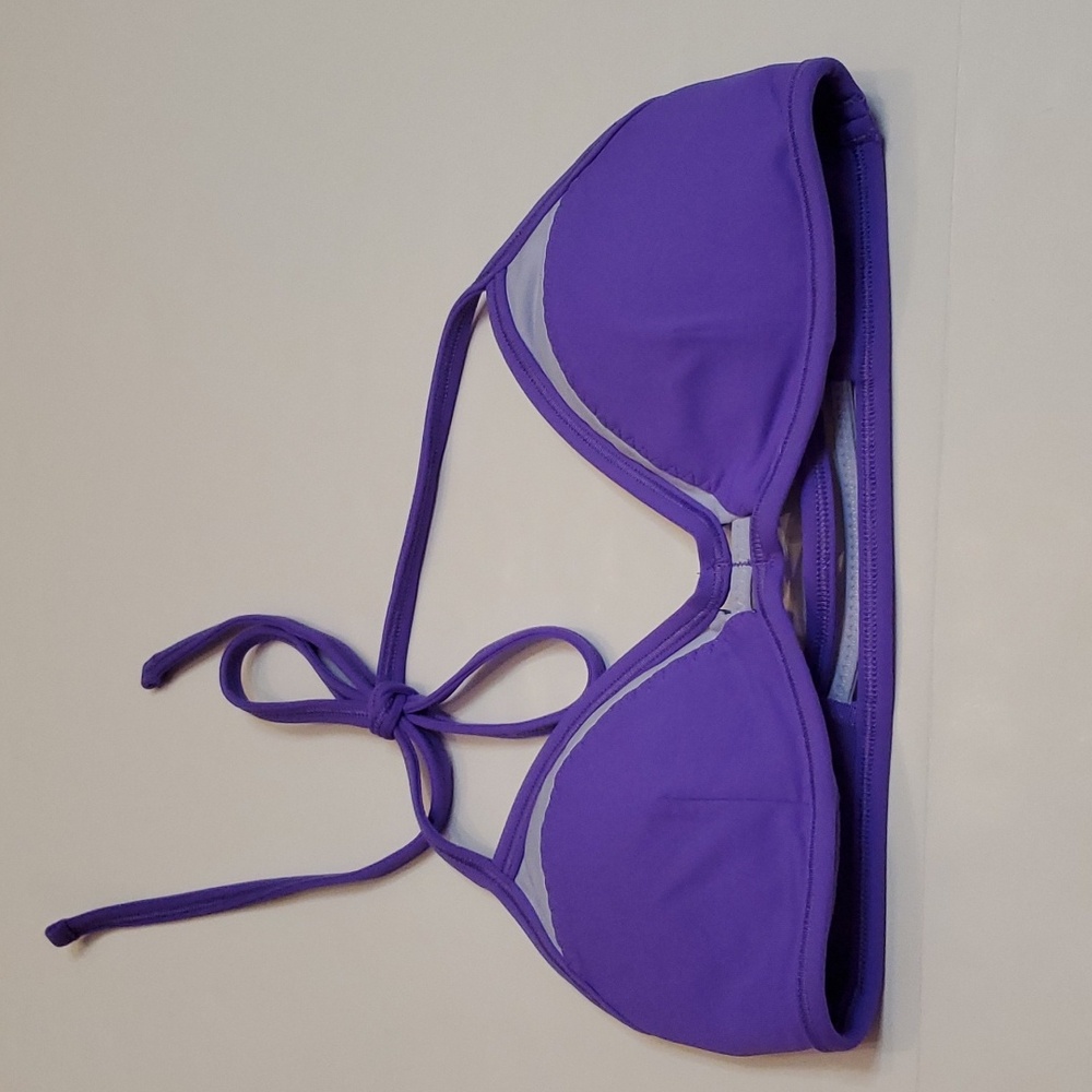 #635 Lululemon swim top size 4